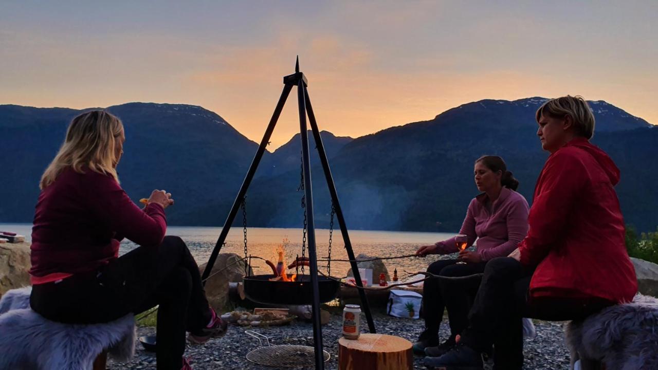 Mikrohyttene I Akrafjorden Etnesjoen 外观 照片